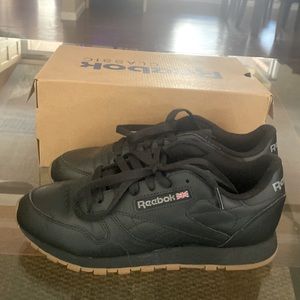 Reebok Classic womens size 7 worn once inside. Perfect condition with box!